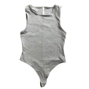 Babaton Soft Contour '90s Sleeveless Bodysuit - M